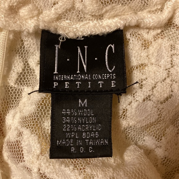 INC petite women’s long sleeve lace bell- sleeve turtleneck top with zip back. - Picture 5 of 7